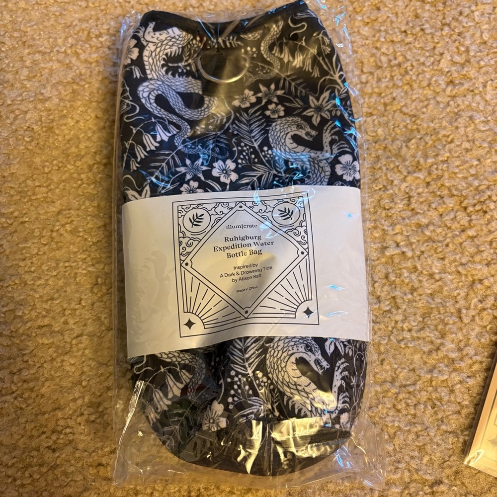 Illumicrate a dark and drowning tide water bottle bag